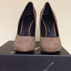 B Brian Atwood Tan Suede Pumps